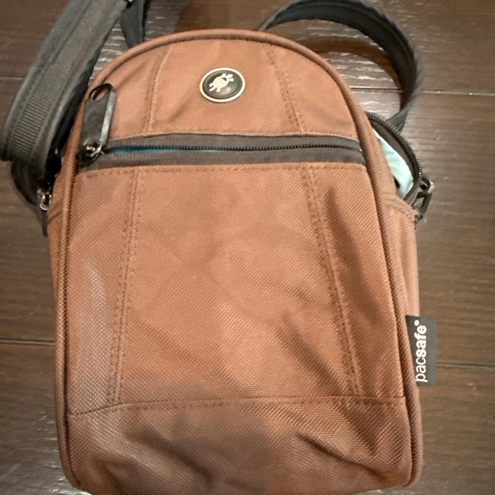 Pacsafe brown metrosafe